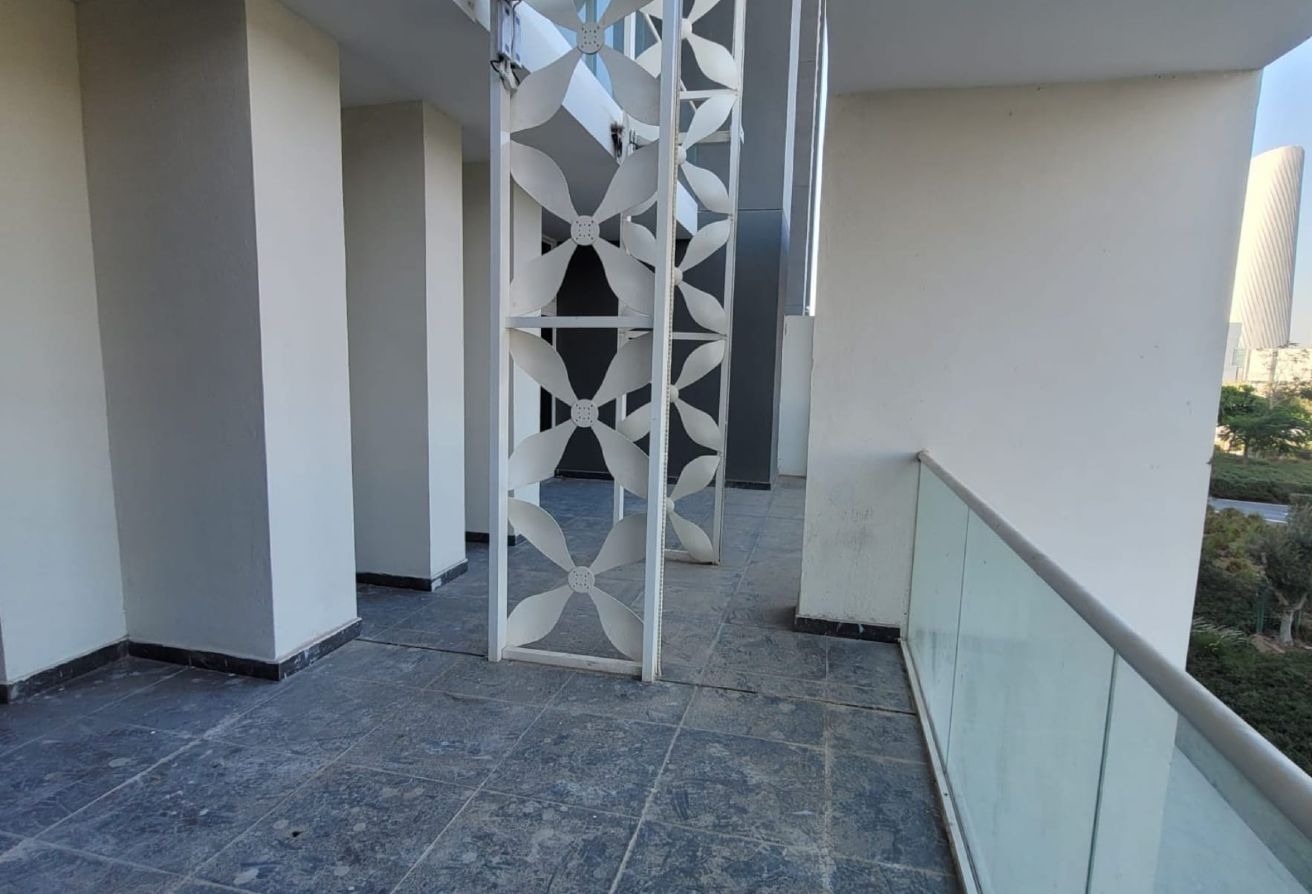 BEAUTIFUL PARK VIEW 2 BHK FF IN CRESCENT TOWER thumbnail 2