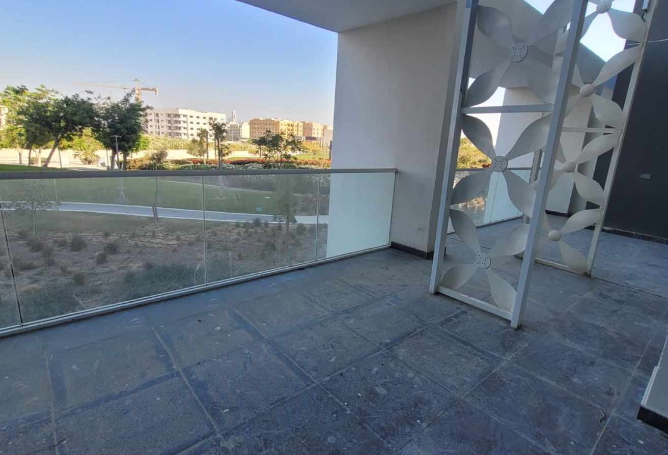 BEAUTIFUL PARK VIEW 2 BHK FF IN CRESCENT TOWER thumbnail 4