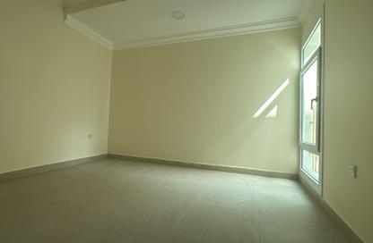 Apartment - 2 Bedrooms - 2 Bathrooms for rent in Umm Ghwailina Comm - Umm Ghuwalina - Umm Ghuwailina - Doha