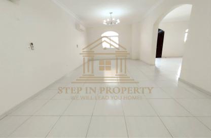 Villa - 5 Bedrooms - 4 Bathrooms for rent in Bu Hamour Street - Abu Hamour - Doha