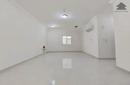 شقة - 3 غرف نوم - 2 حمامات للايجار في شارع الجزيره - فريج بن محمود الشمالي - فريج بن محمود - الدوحة