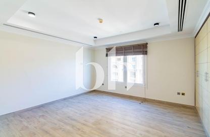 Apartment - 2 Bedrooms - 3 Bathrooms for rent in West Porto Drive - Porto Arabia - The Pearl Island - Doha