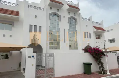 فيلا - 3 غرف نوم - 4 حمامات للايجار في فلل عين خالد - عين خالد - الدوحة