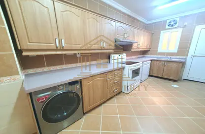 فيلا - 4 غرف نوم - 5 حمامات للايجار في شارع الوعب - الوعب - الدوحة