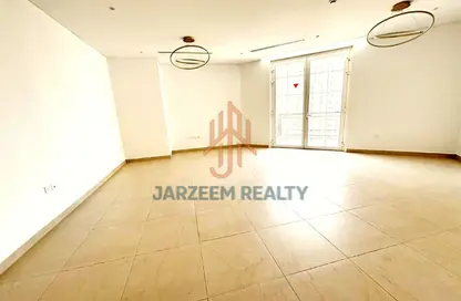 Apartment - 2 Bedrooms - 2 Bathrooms for rent in Floresta Gardens - Floresta Gardens - The Pearl Island - Doha