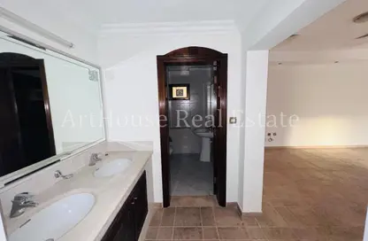 فيلا - 4 غرف نوم - 6 حمامات للايجار في جديد الهتمي - فريج بن عمران - الدوحة