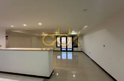 Apartment - 2 Bedrooms - 2 Bathrooms for rent in West Porto Drive - Porto Arabia - The Pearl Island - Doha