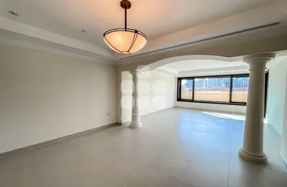 Apartment - 2 Bedrooms - 2 Bathrooms for rent in Porto Arabia Townhouses - Porto Arabia - The Pearl Island - Doha
