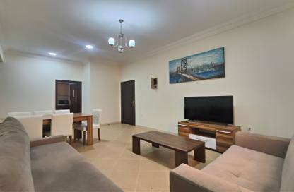 Apartment - 2 Bedrooms - 2 Bathrooms for rent in Hiteen Street - Al Muntazah - Doha