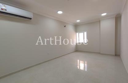 Apartment - 2 Bedrooms - 3 Bathrooms for rent in Al Nasr Street - Al Nasr - Doha