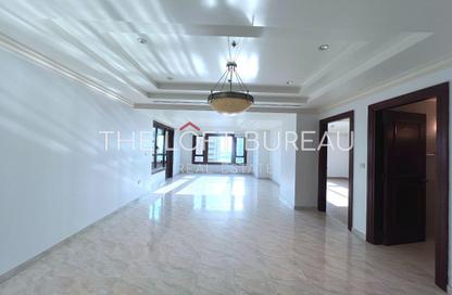 Apartment - 2 Bedrooms - 2 Bathrooms for rent in East Porto Drive - Porto Arabia - The Pearl Island - Doha