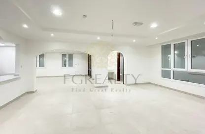 مجمع سكني - 5 غرف نوم - 6 حمامات للايجار في وادي المرخ - مريخ - المريخ - الدوحة