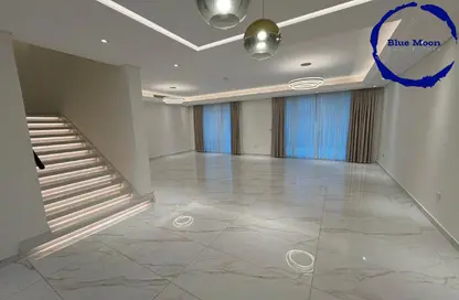 Villa - 5 Bedrooms - 6 Bathrooms for rent in Floresta Gardens - Floresta Gardens - The Pearl Island - Doha