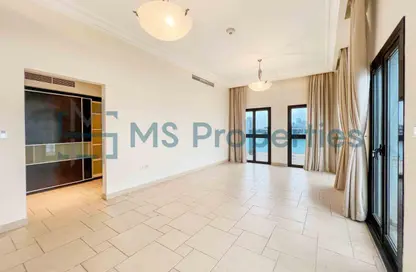 Apartment - 3 Bedrooms - 4 Bathrooms for rent in Waterfront Townhouses - Qanat Quartier - The Pearl Island - Doha