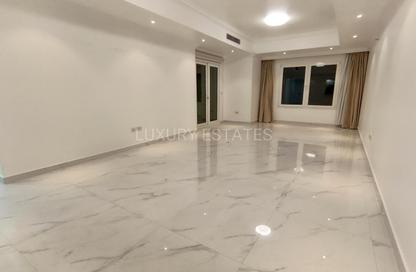 Apartment - 2 Bedrooms - 3 Bathrooms for rent in East Porto Drive - Porto Arabia - The Pearl Island - Doha