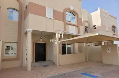 فيلا - 5 غرف نوم - 5 حمامات للايجار في بوابة عين خالد - عين خالد - الدوحة