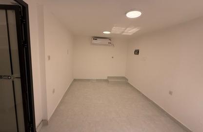 Apartment - Studio - 1 Bathroom for rent in Al Dafna - Al Dafna - Doha