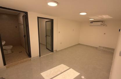 Apartment - Studio - 1 Bathroom for rent in Al Dafna - Al Dafna - Doha