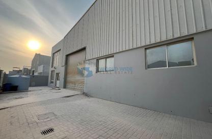 Warehouse - Studio - 6 Bathrooms for rent in East Industrial Street - Birkat Al Awamer - Al Wakra