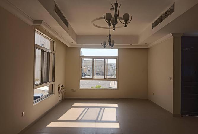 975353 - Property Image 2