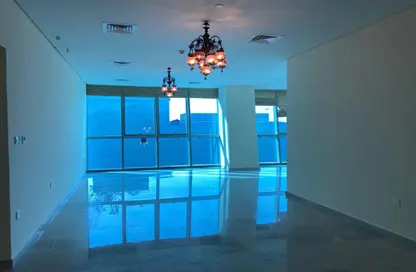 Apartment - 3 Bedrooms - 5 Bathrooms for rent in Zig Zag Tower B - Zig Zag Towers - West Bay - Doha