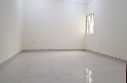 Apartment - 3 Bedrooms - 2 Bathrooms for rent in Bin Omran 35 - Fereej Bin Omran - Doha