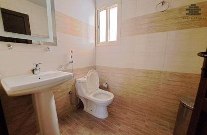 Apartment - 2 Bedrooms - 3 Bathrooms for rent in Al Sadd Road - Al Sadd - Doha