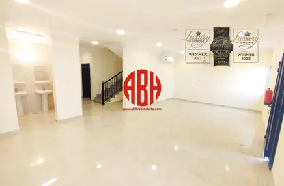 مجمع سكني - 6 غرف نوم - 7 حمامات للايجار في أم صلال محمد - مدينة أم صلال - الدوحة