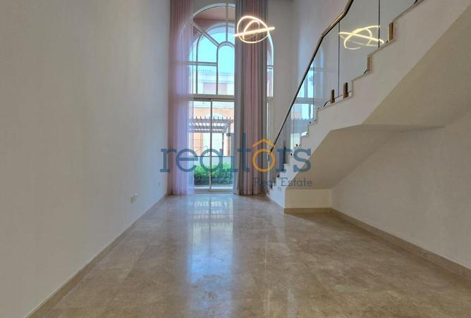 980385 - Property Image 2