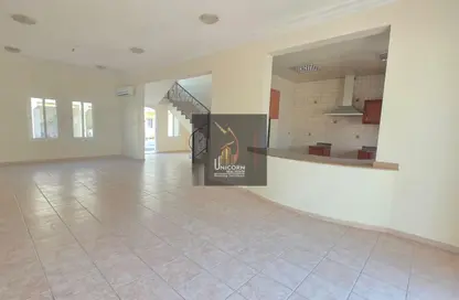 Villa - 5 Bedrooms - 4 Bathrooms for rent in Mamoura 18 - Al Maamoura - Doha