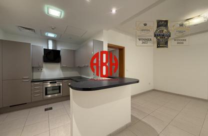 Apartment - 1 Bedroom - 2 Bathrooms for rent in West Bay Tower - West Bay - West Bay - Doha