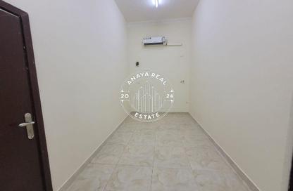 Villa - 1 Bedroom - 1 Bathroom for rent in Umm Al Seneem Street - Ain Khaled - Doha