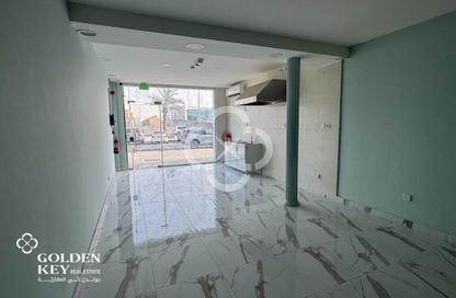 Retail - Studio for rent in Salwa Commercial Building - Salwa Road - Doha