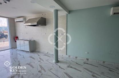 Retail - Studio for rent in Salwa Commercial Building - Salwa Road - Doha