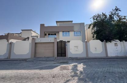 Villa - 6 - 6 for rent in Esghawa - Doha