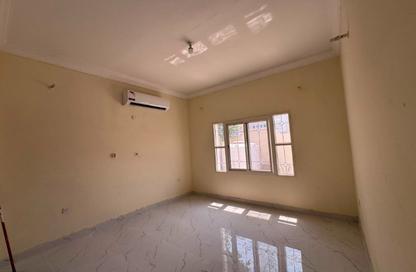 Villa - 6 Bedrooms - 6 Bathrooms for rent in Esghawa - Doha
