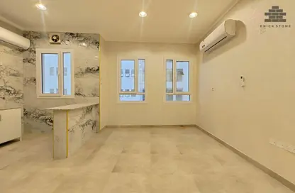 شقة - غرفة نوم - 1 حمام للايجار في شقق مشيرب - مشيرب - الدوحة شقة - غرفة نوم - 1 حمام للايجار في شقق مشيرب - مشيرب - الدوحة