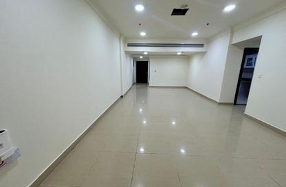 Apartment - 3 Bedrooms - 2 Bathrooms for rent in Al Khayareen Tower - Old Salata - Salata - Doha