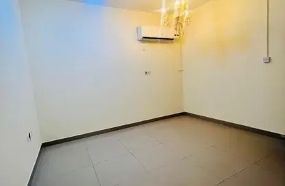 Apartment - 1 Bedroom - 1 Bathroom for rent in Bin Omran 35 - Fereej Bin Omran - Doha