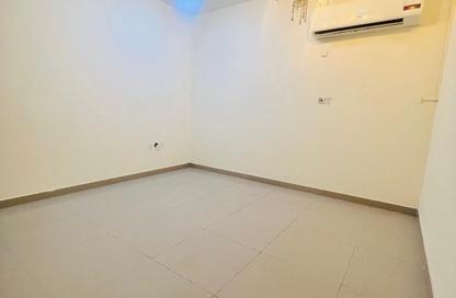 Apartment - 1 Bedroom - 1 Bathroom for rent in Bin Omran 35 - Fereej Bin Omran - Doha