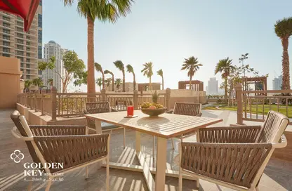 Townhouse - 2 Bedrooms - 3 Bathrooms for rent in Abraj Bay - Abraj Quartiers - The Pearl Island - Doha