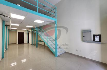 محل تجاري - استوديو - 1 حمام للايجار في الدوحة الجديدة - الدوحة