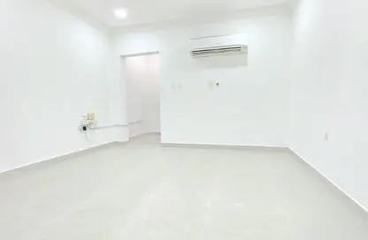 Apartment - 1 Bedroom - 1 Bathroom for rent in Wholesale Market Street - Abu Hamour - Doha
