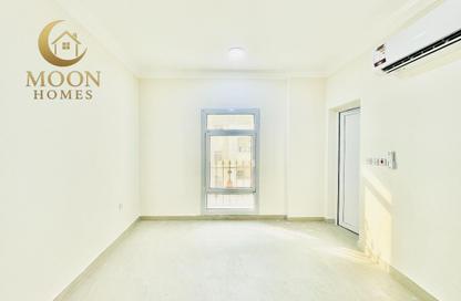 Apartment - 1 Bedroom - 2 Bathrooms for rent in Umm Ghuwailina 4 - Umm Ghuwailina - Doha