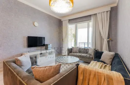 Apartment - 2 Bedrooms - 4 Bathrooms for sale in Viva West - Viva Bahriyah - The Pearl Island - Doha