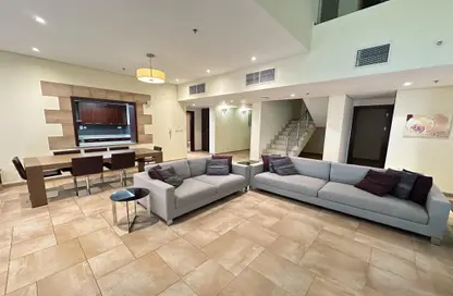 دوبلكس - 4 غرف نوم - 5 حمامات للايجار في شارع انس - فريج بن محمود الشمالي - فريج بن محمود - الدوحة