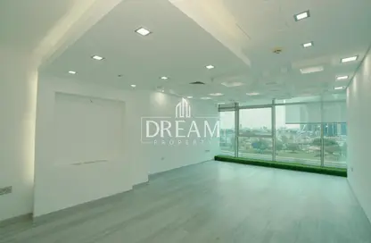 مساحات مكتبية - 5 غرف نوم - 2 حمامات للايجار في برج وست باي - الخليج الجنوبي - الخليج الغربي - الدوحة