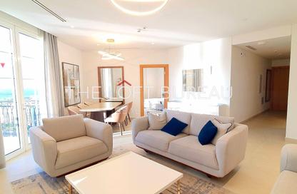 Apartment - 2 Bedrooms - 3 Bathrooms for rent in Floresta Gardens - Floresta Gardens - The Pearl Island - Doha