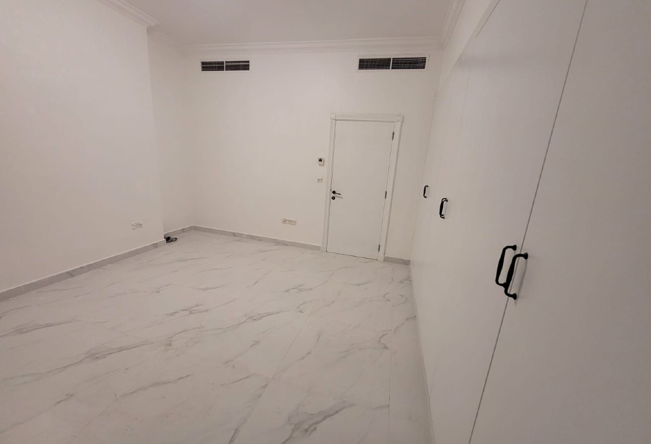 2 BHK nice  full mirina view big holl thumbnail 10