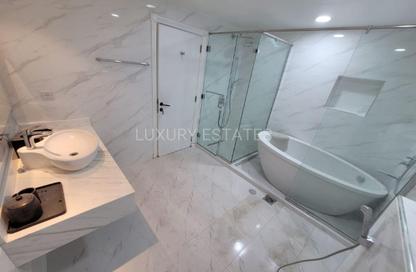 Apartment - 2 Bedrooms - 3 Bathrooms for sale in East Porto Drive - Porto Arabia - The Pearl Island - Doha Apartment - 2 Bedrooms - 3 Bathrooms for sale in East Porto Drive - Porto Arabia - The Pearl Island - Doha